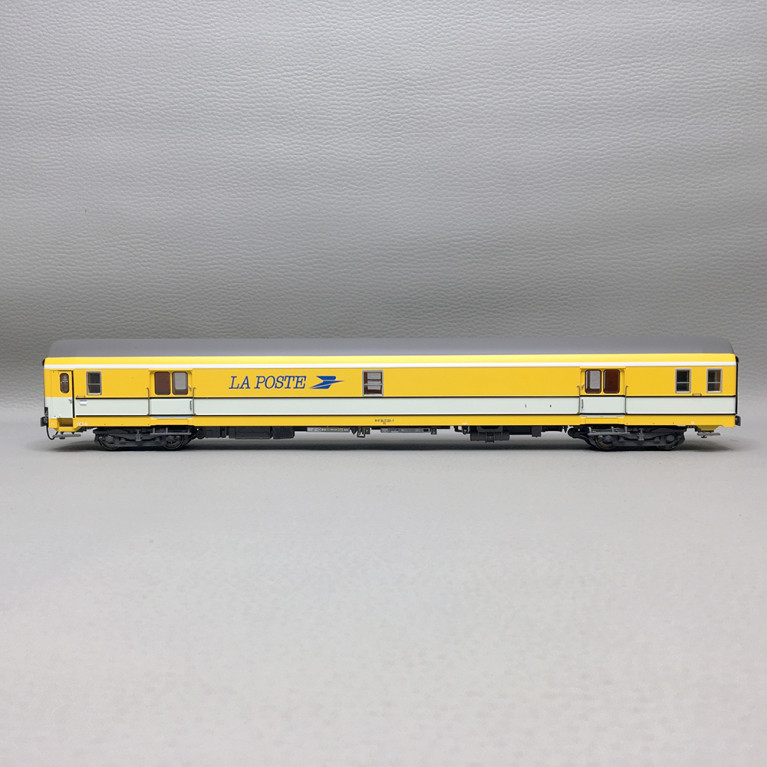 Voiture postale PA UIC, livrée jaune/blanche toit gris, SNCF, Ep. IV - LSMODELS 40428 - HO 1/87