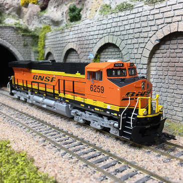 Locomotive diesel américaine type GE ES44AC, BNSF, 3R AC, Ep. VI - MARKLIN 38446 - HO 1/87
