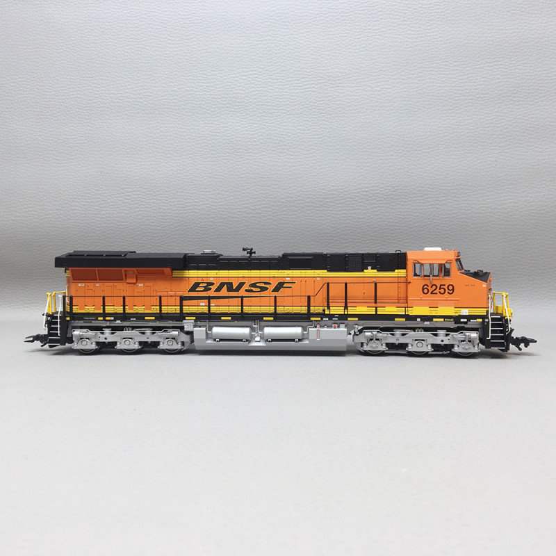 Locomotive diesel américaine type GE ES44AC, BNSF, 3R AC, Ep. VI - MARKLIN 38446 - HO 1/87