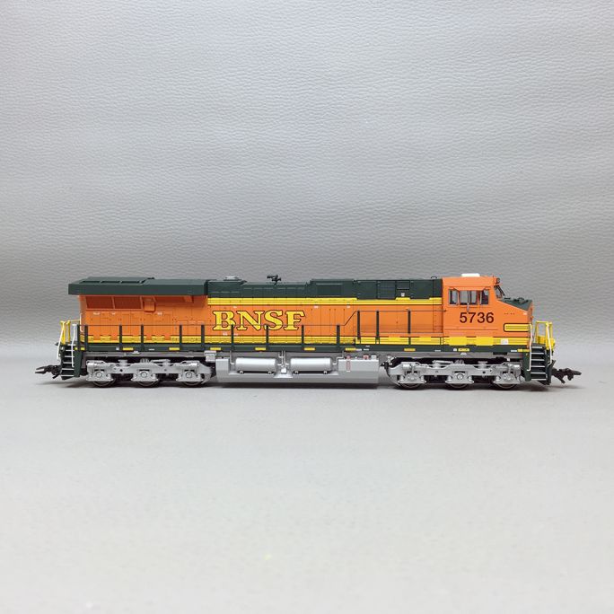 Locomotive diesel américaine type GE ES44AC, BNSF, Digital Son, Ep. VI - TRIX 25447 - HO 1/87