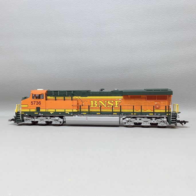 Locomotive diesel américaine type GE ES44AC, BNSF, Digital Son, Ep. VI - TRIX 25447 - HO 1/87