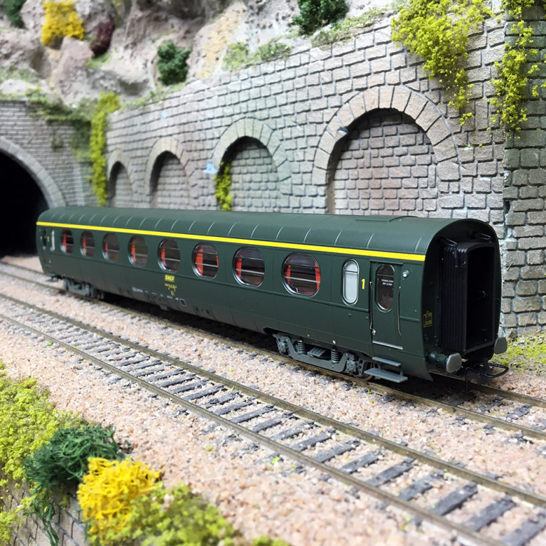 Voiture allégée état A8, "Saucisson", SNCF, Ep. IV - REE VB476 - HO 1/87