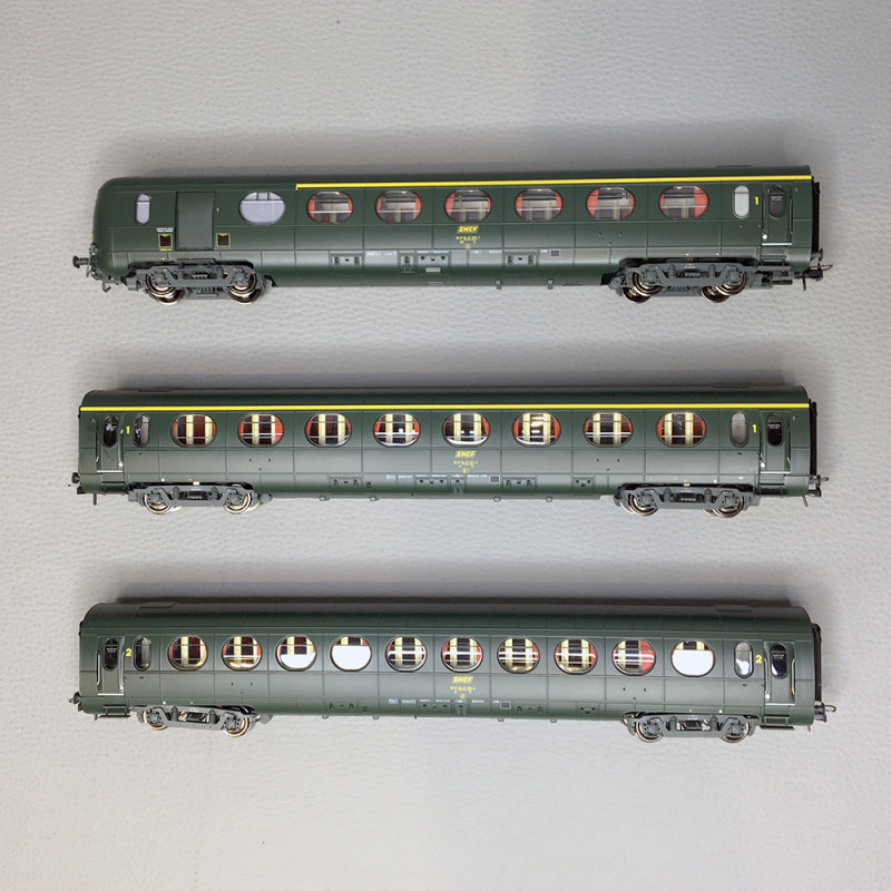 3 voitures allégées état, A8 + B10 + B6d, "Saucisson", SNCF, Ep. IV - REE VB474 - HO 1/87