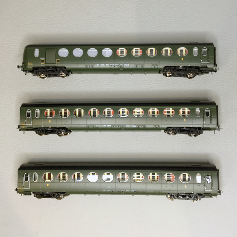3 voitures allégées état, B10 + B5d, "Saucisson", SNCF, Ep. III - REE VB470 - HO 1/87
