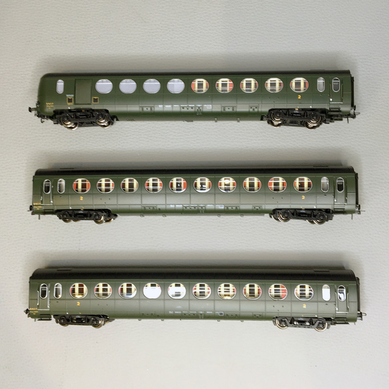 3 voitures allégées état, B10 + B5d, "Saucisson", SNCF, Ep. III - REE VB470 - HO 1/87