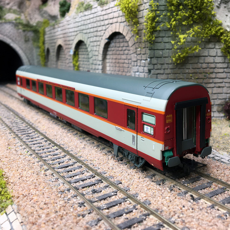 Voiture Grand Confort A8u, TEE "Le Kléber", SNCF, Ep. IV - JOUEF HJ4194 - HO 1/87
