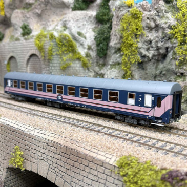 Voiture couchettes I5 Bc10, livrée rose, SNCB, Ep. VI - LSMODELS 42089 - HO 1/87