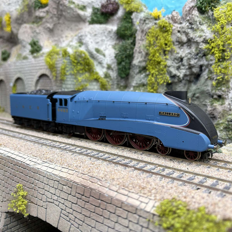 Locomotive vapeur Classe A4, 4-6-2, 4468 "Mallard", LNER, Digital Son, Ep. III - Hornby R3395TTS - 00 1/76 (HO)