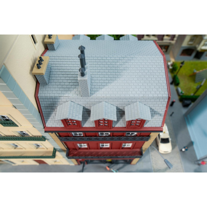Maison de ville sur 4 étages avec commerce - FALLER 130713 - HO 1/87