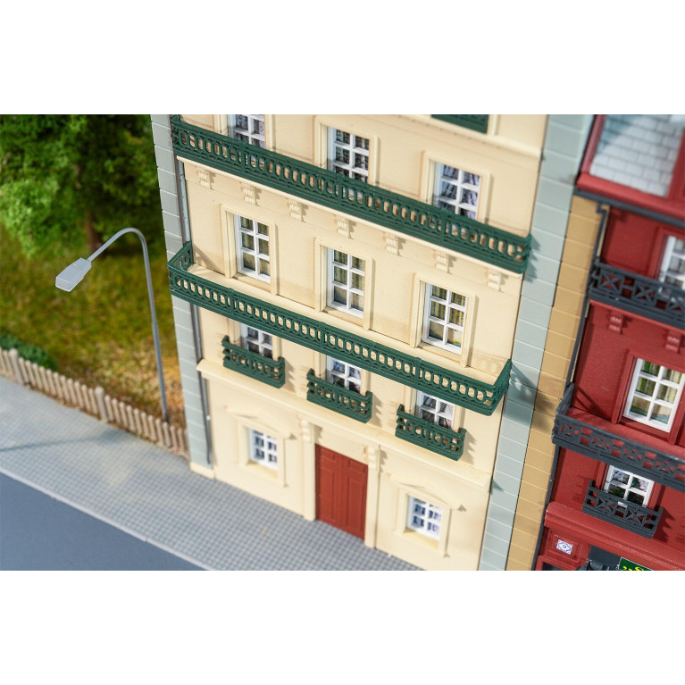 Maison de ville sur 6 étages - FALLER 130712 - HO 1/87