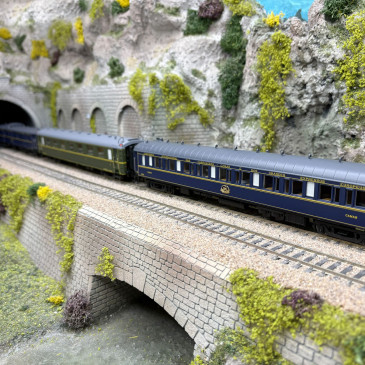 3 voitures "Sud Express",  CIWL - ELECTROTREN HE4027