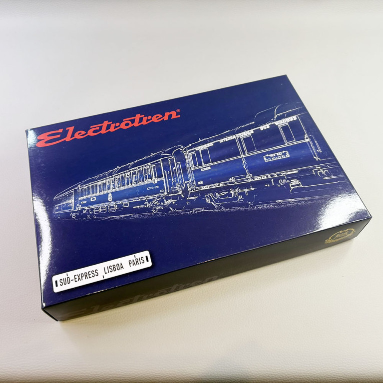 3 voitures "Sud Express",  CIWL - ELECTROTREN HE4027
