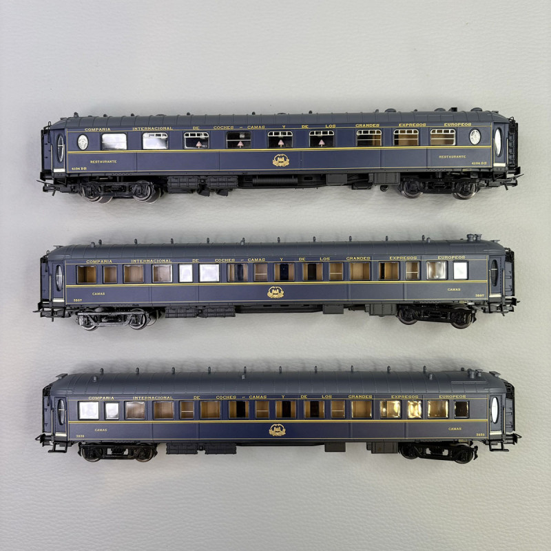 3 voitures "Sud Express",  CIWL - ELECTROTREN HE4028