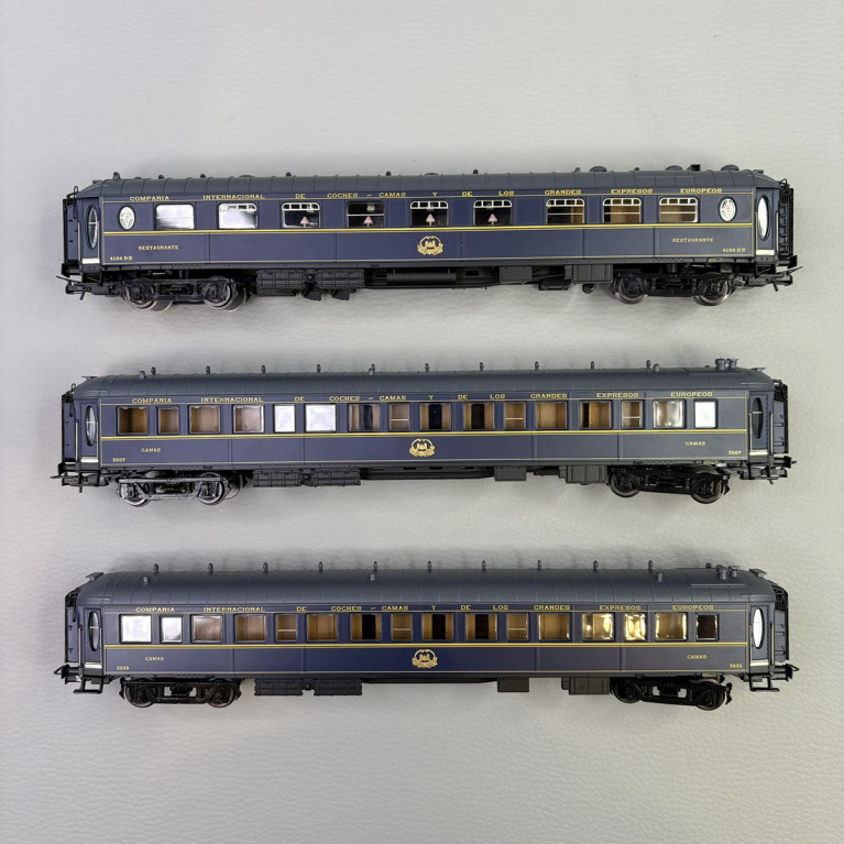 3 voitures "Sud Express",  CIWL - ELECTROTREN HE4028