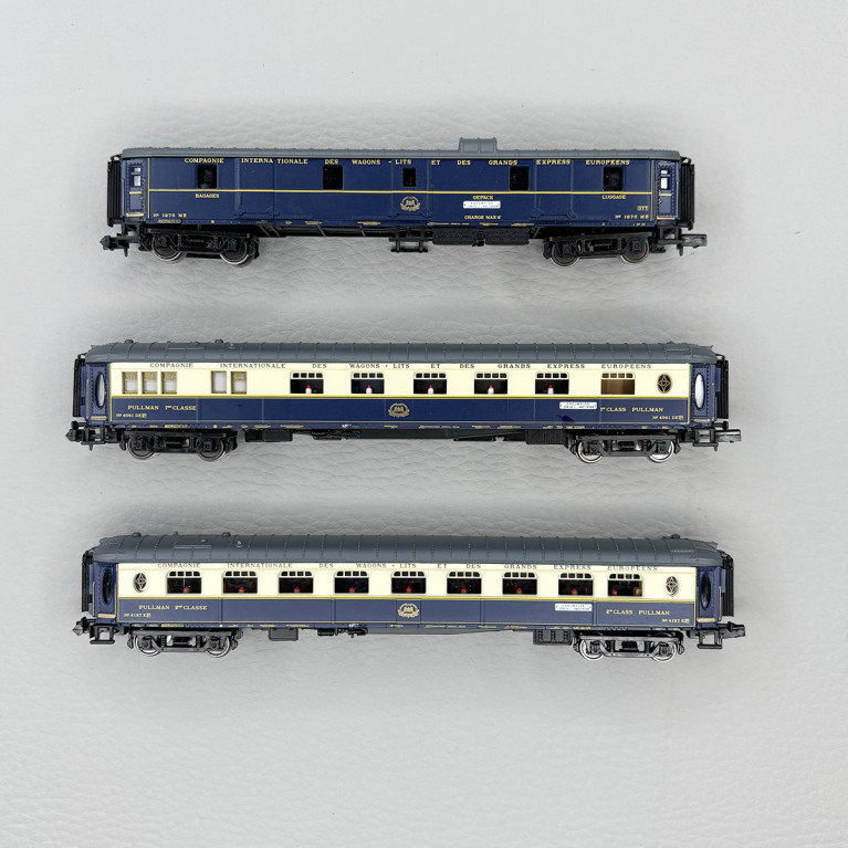 3 voitures "Edelweiss Pullmann Express", CIWL - ARNOLD HN4490