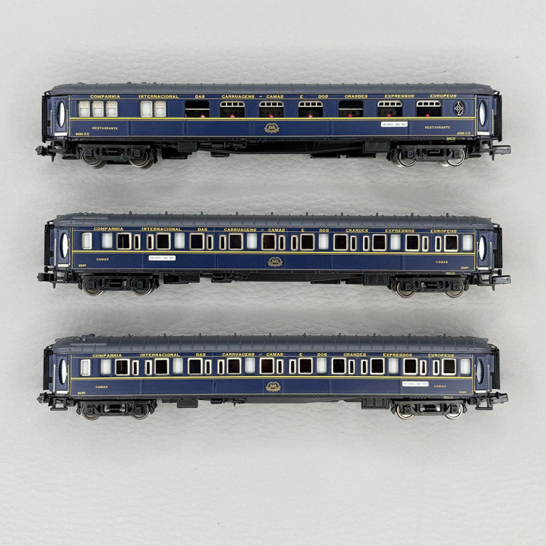 3 voitures "Sud Express", CIWL - ARNOLD HN4487
