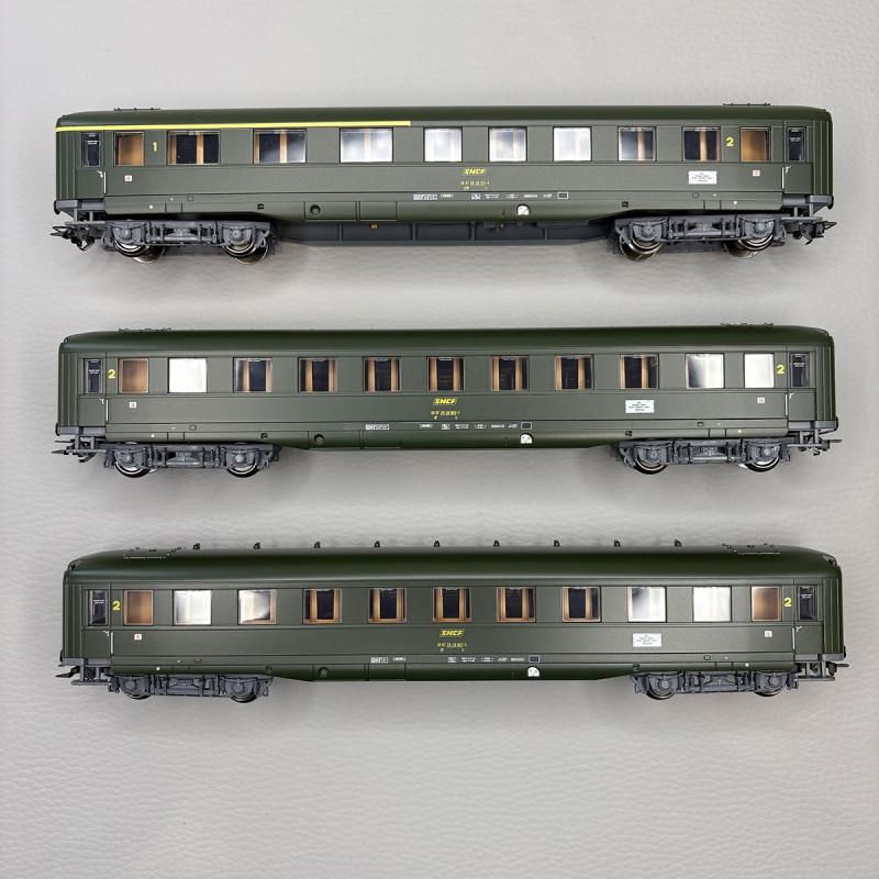 3 voitures à jupe, logo encadré jaune, SNCF - MARKLIN 43230