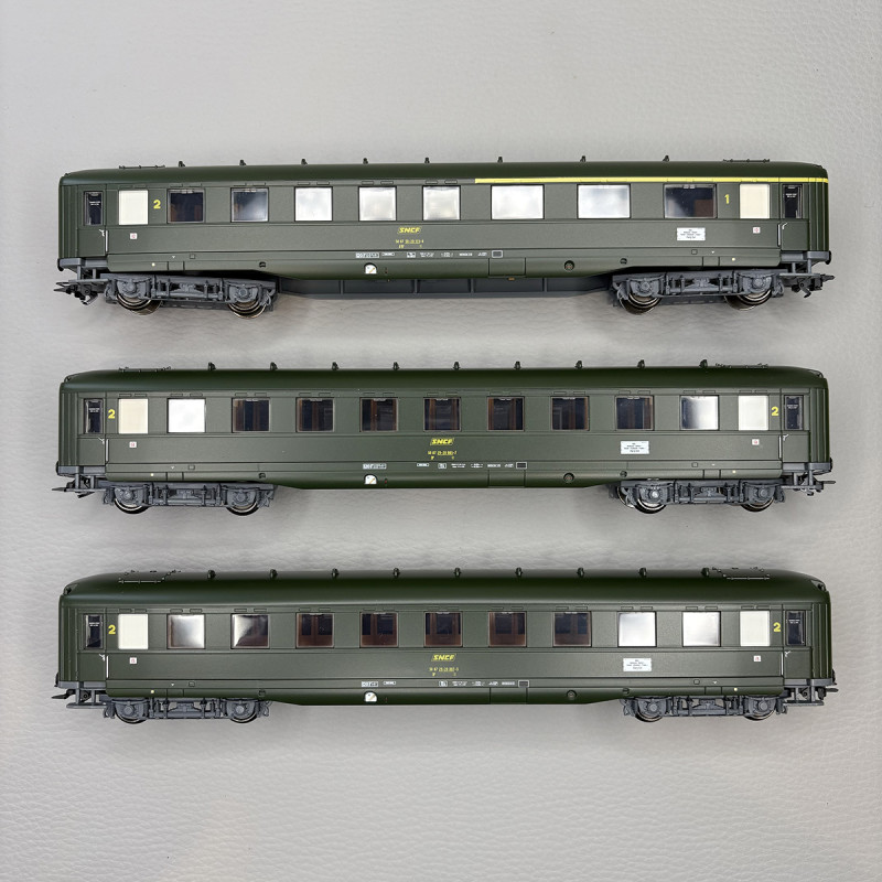 3 voitures à jupe, logo encadré jaune, SNCF - MARKLIN 43230