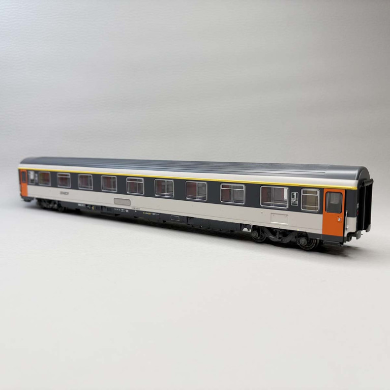 Voiture Corail VTU A9u, logo Nouille, SNCF - LSMODELS E100