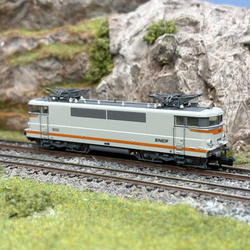 Locomotive électrique BB 9232, logo nouille, SNCF - MINITRIX 16695