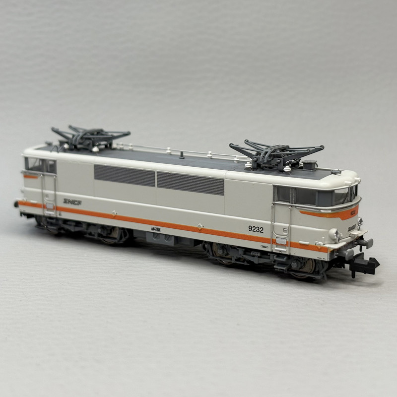 Locomotive électrique BB 9232, logo nouille, SNCF - MINITRIX 16695