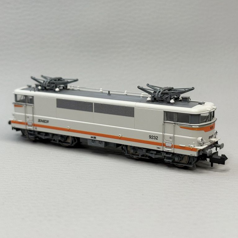 Locomotive électrique BB 9232, logo nouille, SNCF - MINITRIX 16695