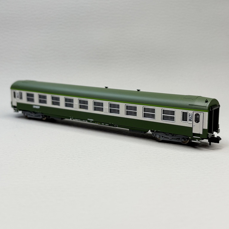 Voiture UIC, B10, 2CL, logo nouille, SNCF, Ep. V - MINITRIX 18466