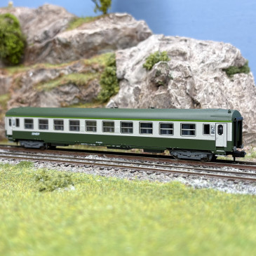 Voiture UIC, B10, 2CL, logo nouille, SNCF, Ep. V - MINITRIX 18466