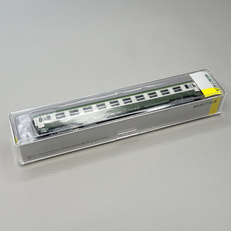 Voiture UIC, B10, 2CL, logo nouille, SNCF, Ep. V - MINITRIX 18466
