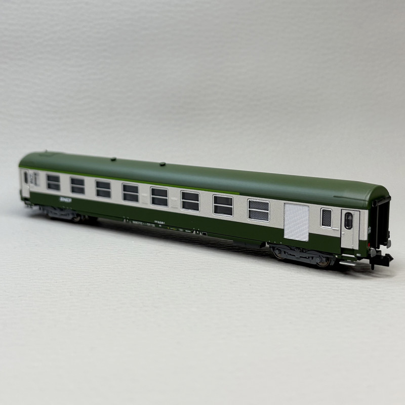 Voiture UIC, B7D, mixte fourgon / 2CL, logo nouille, SNCF, Ep. V - MINITRIX 18463