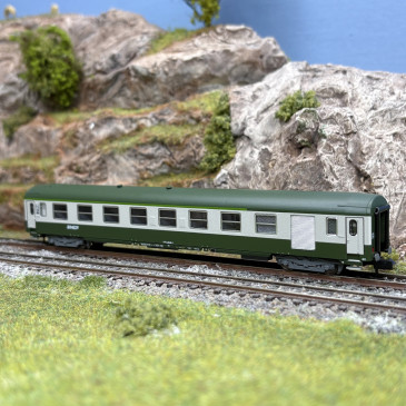 Voiture UIC, B7D, mixte fourgon / 2CL, logo nouille, SNCF, Ep. V - MINITRIX 18463