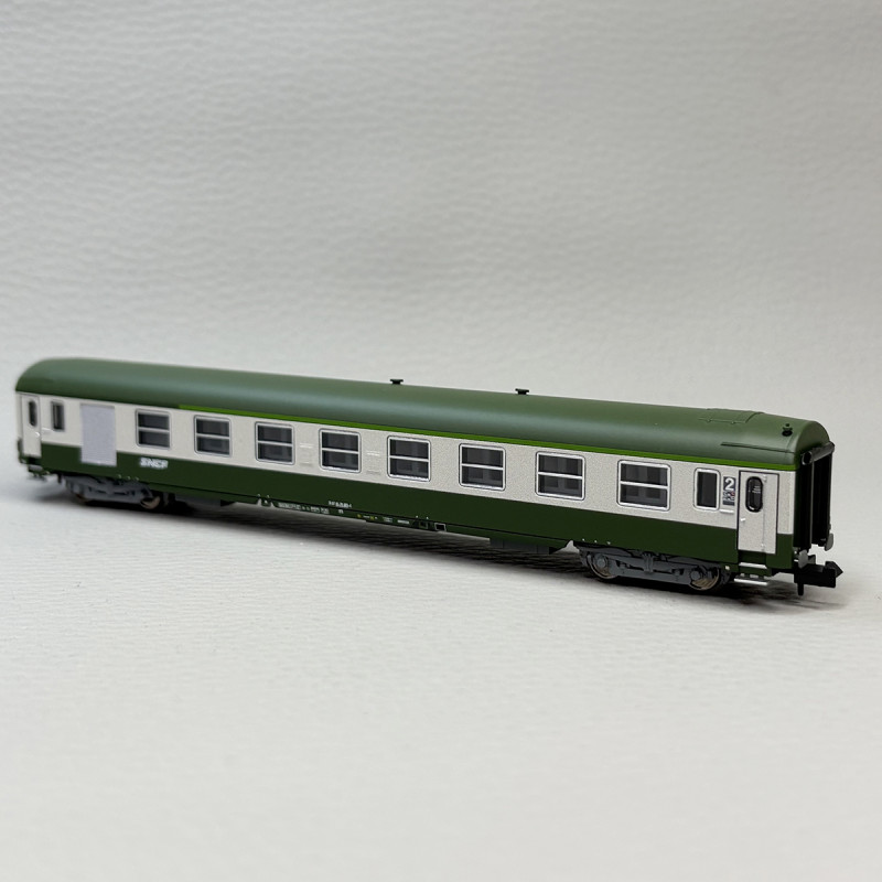 Voiture UIC, B7D, mixte fourgon / 2CL, logo nouille, SNCF, Ep. V - MINITRIX 18463
