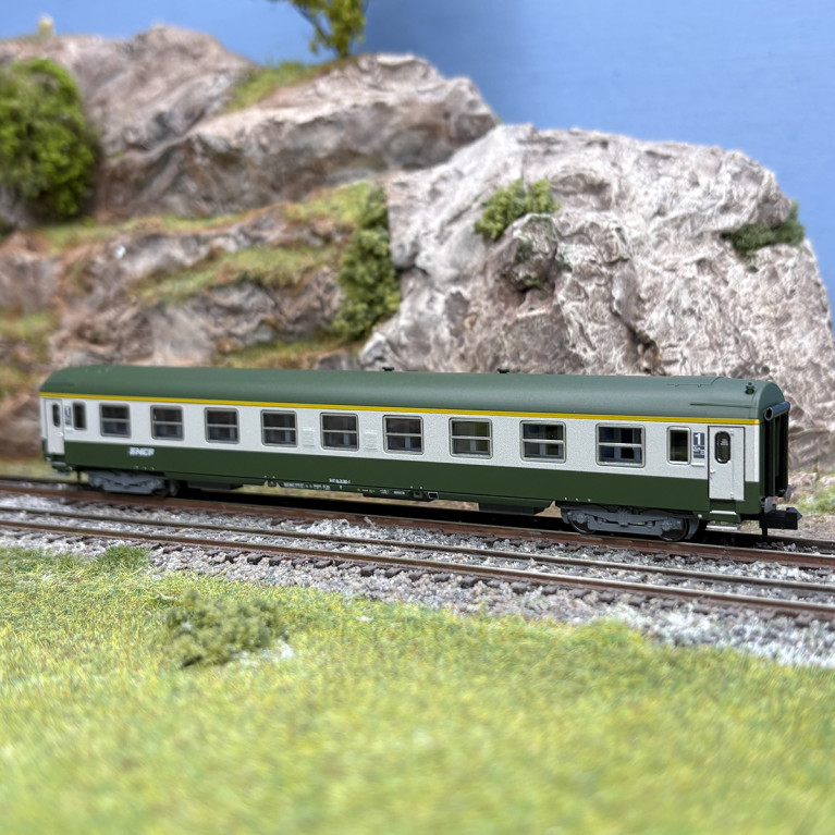 Voiture UIC, A9, 1CL, logo nouille, SNCF, Ep. V - MINITRIX 18464