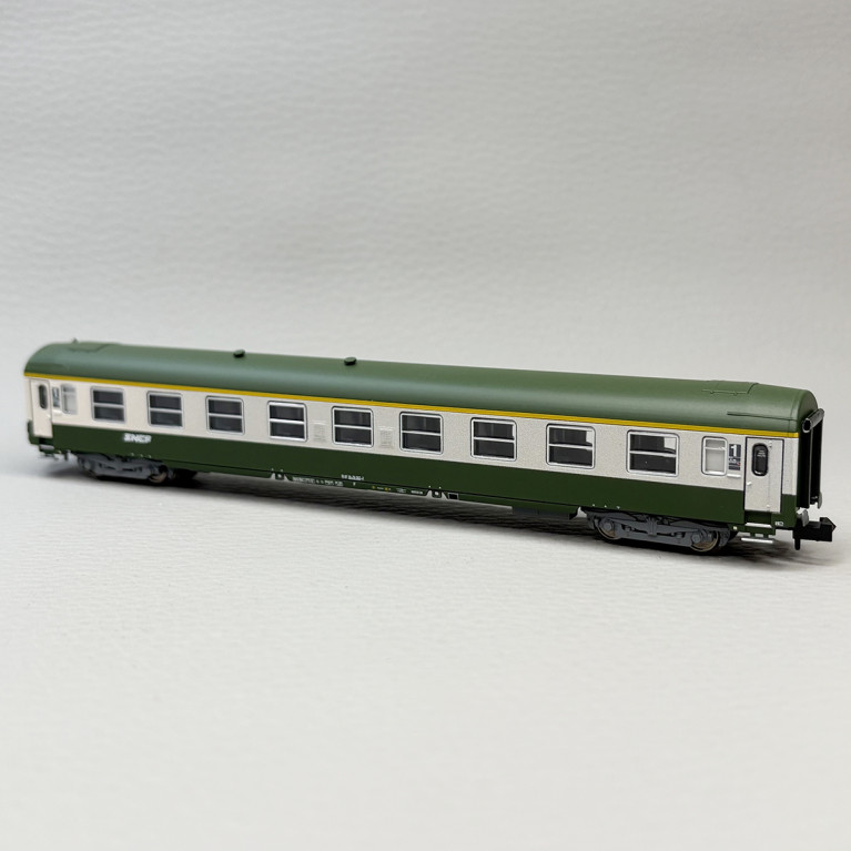 Voiture UIC, A9, 1CL, logo nouille, SNCF, Ep. V - MINITRIX 18464