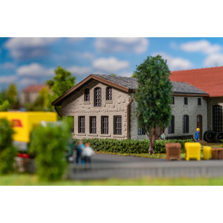 Remise pour 2 locomotives avec atelier - Faller 222106