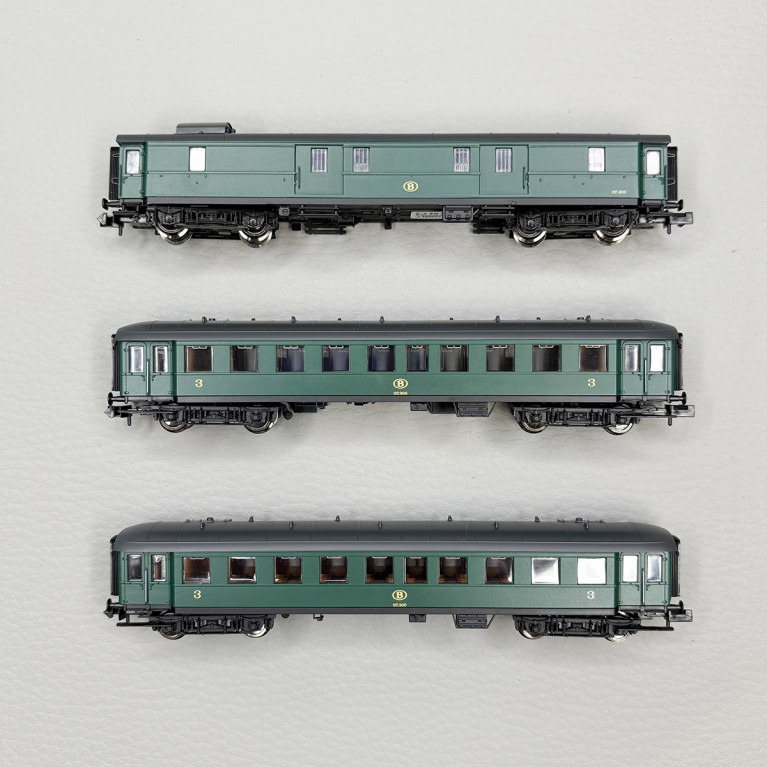 3 voitures, 2 voitures 3CL et un fourgon à bagages, SNCB - FLEISCHMANN 6260054