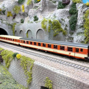 2 voitures, Bmpz 2CL et ABp mixte 1/2CL, "Arlberg Express", ÖBB, Ep. IV - ROCO 6200079 - HO 1/87