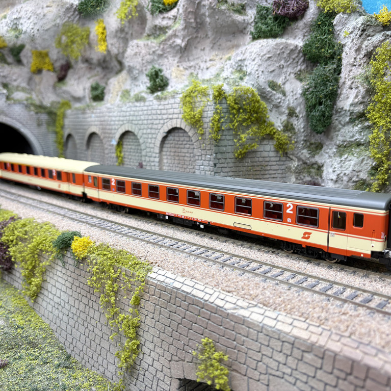 2 voitures, Bmpz 2CL et ABp mixte 1/2CL, "Arlberg Express", ÖBB, Ep. IV - ROCO 6200079 - HO 1/87