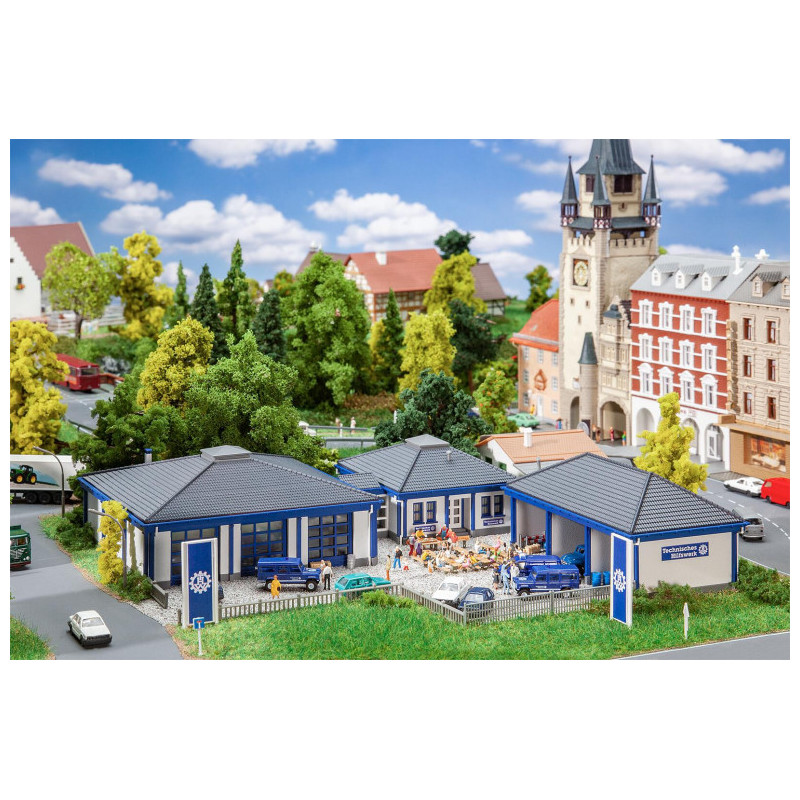 Bâtiment du THW avec hall à véhicules   - FALLER 231725 - N 1/160