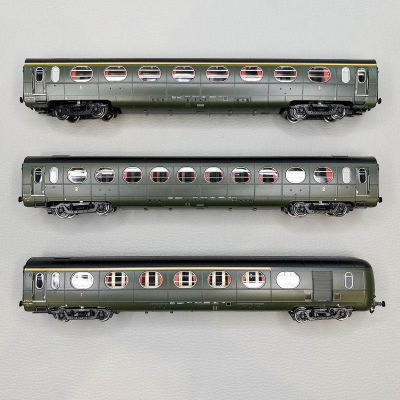 3 voitures allégées "Saucisson", toit noir, A8, B10 et A6D, SNCF - REE VB-494
