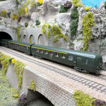 3 voitures allégées "Saucisson", toit vert, A8, B10 et A6D, SNCF, Ep. IIV - REE VB-499 - HO 1/87