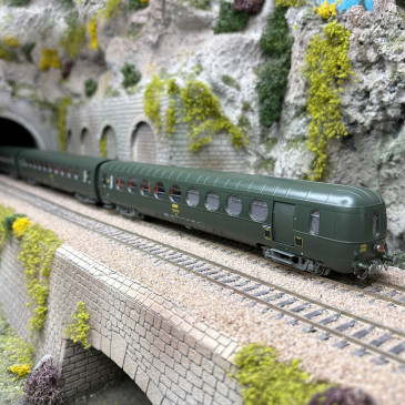 3 voitures allégées "Saucisson", toit vert, B10, B10 et B5D, SNCF, Ep. IV - REE VB-500 - HO 1/87