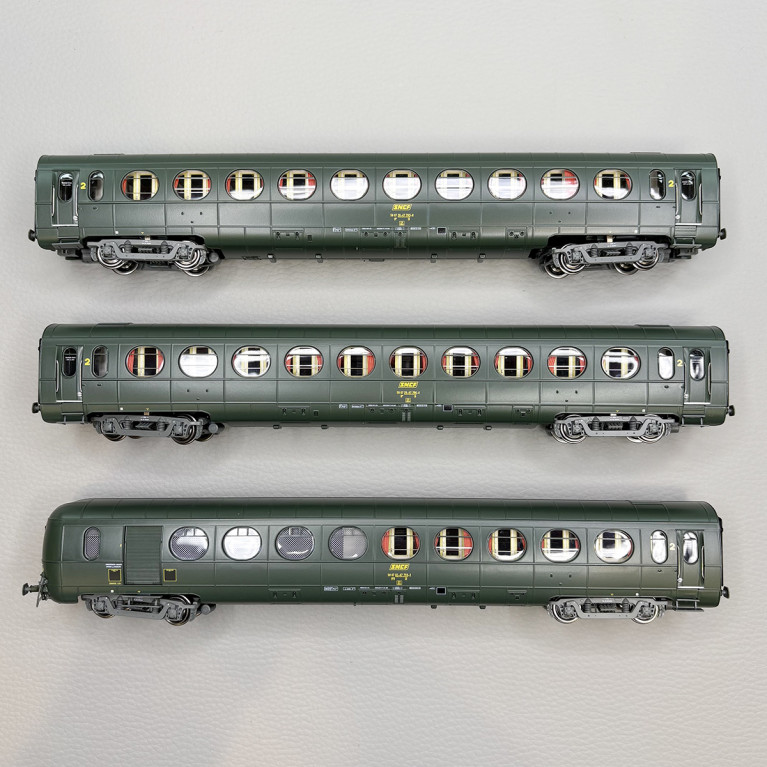 3 voitures allégées "Saucisson", toit vert, B10, B10 et B5D, SNCF - REE VB-500