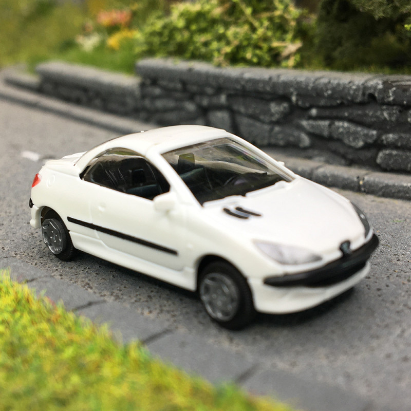 Peugeot 206 coupé, blanche - SAI 2189 - HO 1/87