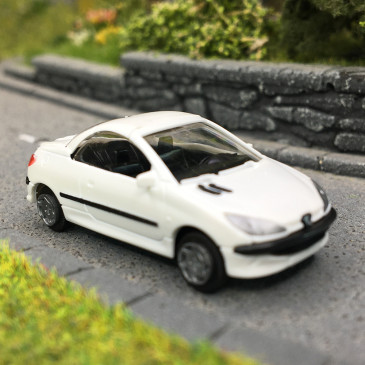 Peugeot 206 coupé, blanche - SAI 2189 - HO 1/87