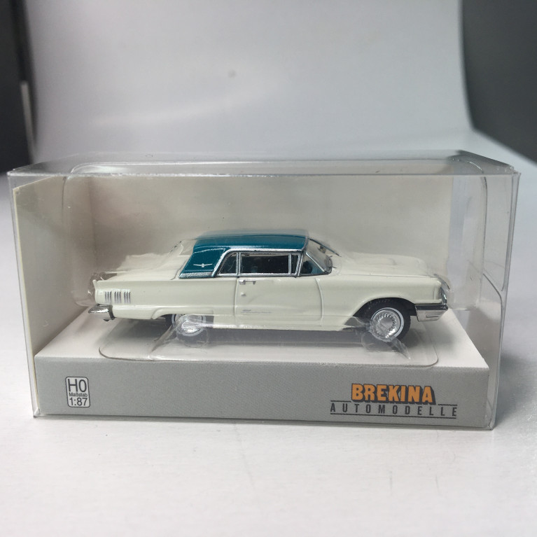 FORD Thunderbird hardtop, blanc/bleu, 1960 - BREKINA 18200 - HO 1/87