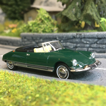 Citroën DS 19 cabriolet capote ouverte, vert forêt, 1963 - SAI 7804 - HO 1/87