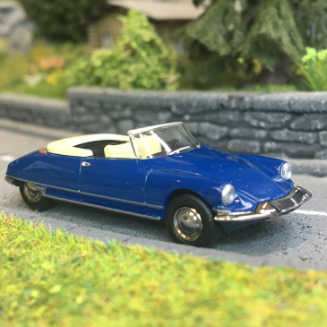 Citroën DS 19 cabriolet capote ouverte, bleu, 1963 - SAI 7809.1 - HO 1/87