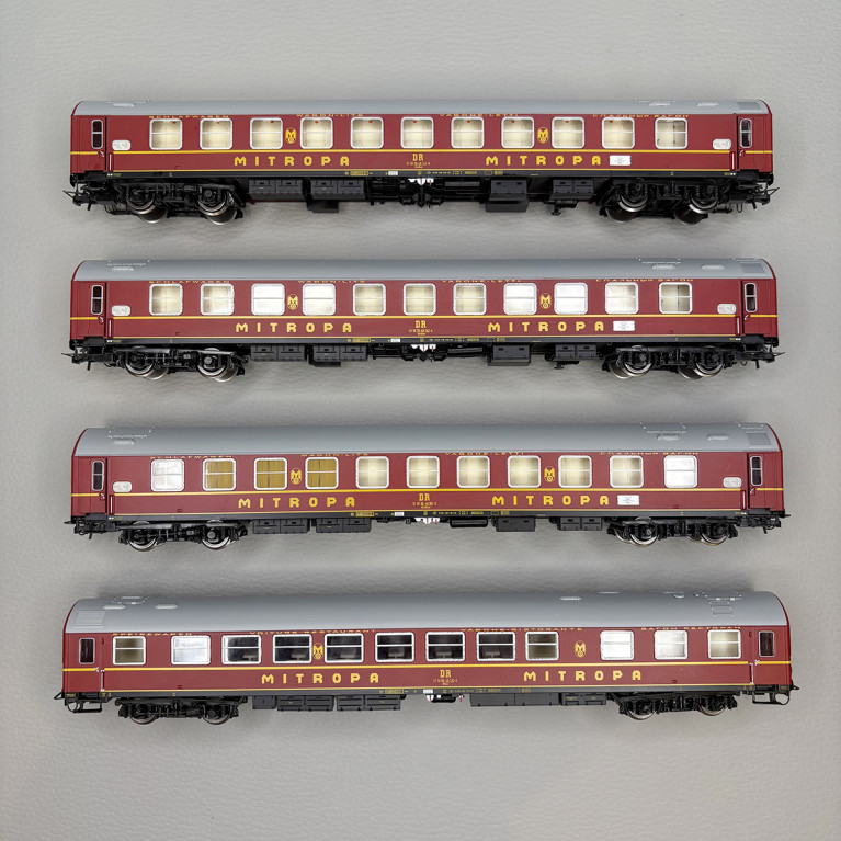 4 voitures Mitropa OSShD type B "Tourex-Varna", DR, Ep. IV - RIVAROSSI HR4379