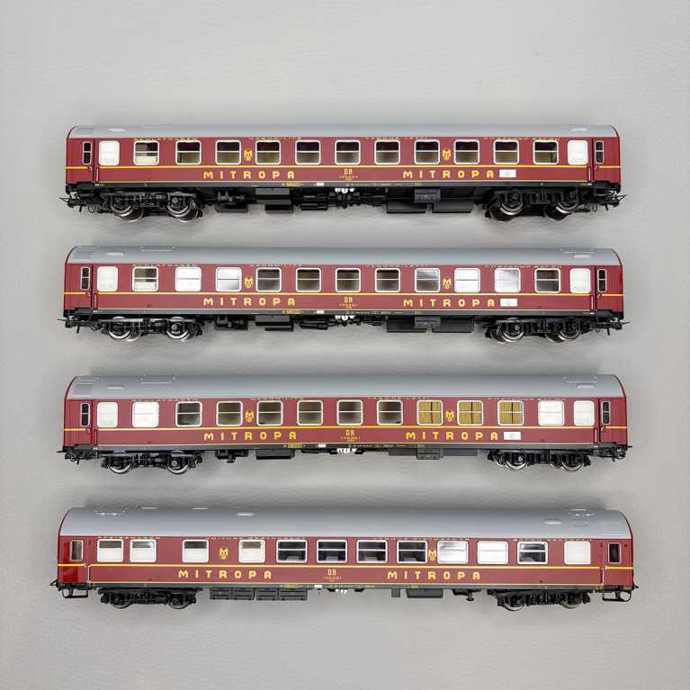 4 voitures Mitropa OSShD type B "Tourex-Varna", DR, Ep. IV - RIVAROSSI HR4379